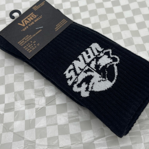 Vans Major Type Crew Socks (1 pair)
with jacquard art of a sinister skull - Picture 9 of 16